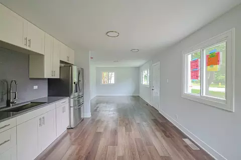Living - 15441 Albany Ave, Markham, IL 60428 photo 2 of 4