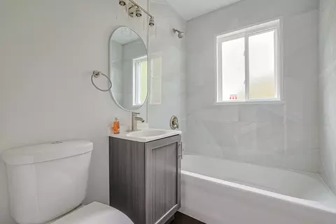 Bath - 15441 Albany Ave, Markham, IL 60428 photo 1 of 1