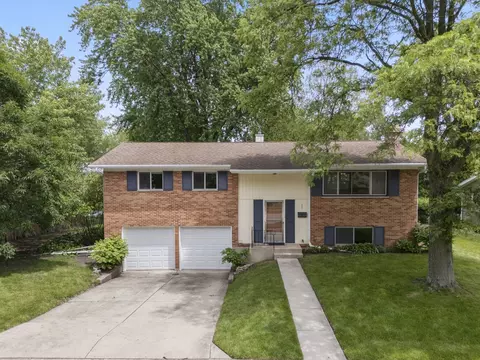 251 N Boynton Dr, Palatine, IL 60074