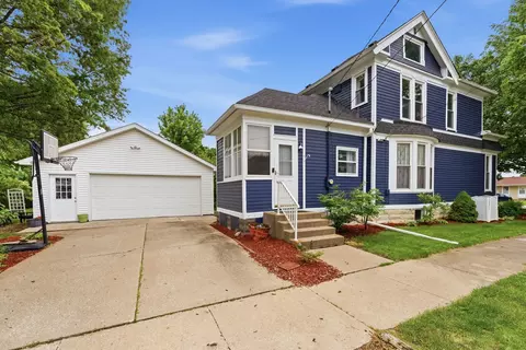 Exterior - 108 NE 5th Ave, Aledo, IL 61231 photo 8 of 9