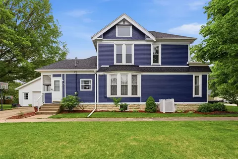 Exterior - 108 NE 5th Ave, Aledo, IL 61231 photo 2 of 9