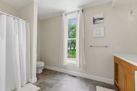 Bath - 108 NE 5th Ave, Aledo, IL 61231 photo 2 of 2