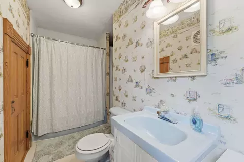 Bath - 108 NE 5th Ave, Aledo, IL 61231 photo 1 of 2