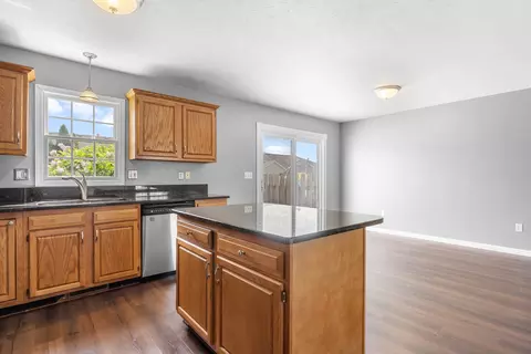 Living - 3806 Bristlecone Dr, Springfield, IL 62712 photo 9 of 10