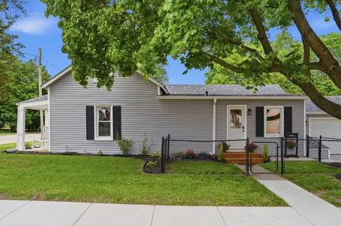 Exterior - 223 E 8th St, Dixon, IL 61021 photo 3 of 4