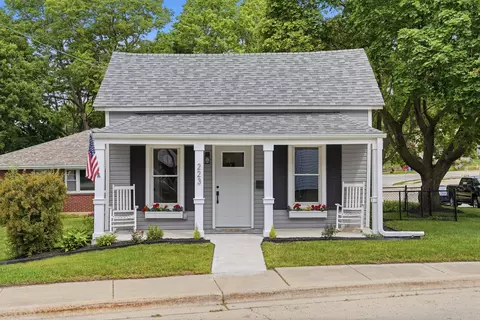 223 E 8th St, Dixon, IL 61021