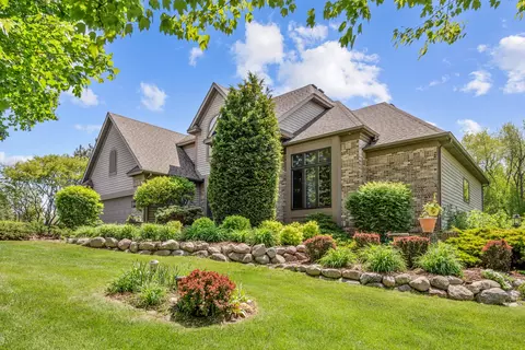 3302 Partridge Ct, Spring Grove, IL 60081