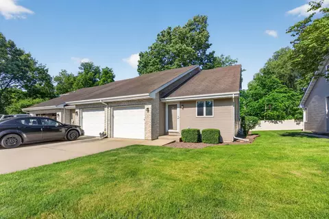 302 Grande Dr #C, Minooka, IL 60447