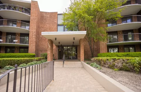 1405 E Central Rd #114B, Arlington Heights, IL 60005