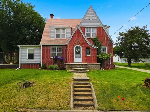 1301 Long St, Dixon, IL 61021