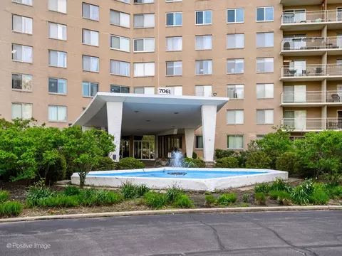 7061 N Kedzie Ave #410, Chicago, IL 60645