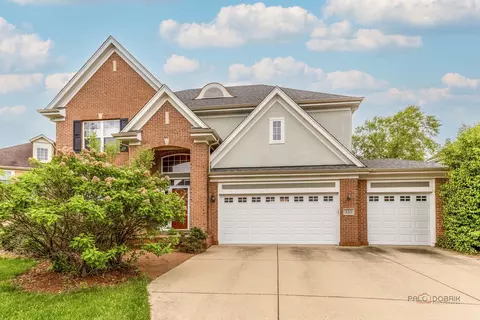 332 Colonial Dr, Vernon Hills, IL 60061
