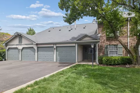 1575 Stonehill Ct #A, Wheaton, IL 60189