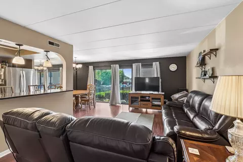 9111 S Roberts Rd #7C, Hickory Hills, IL 60457