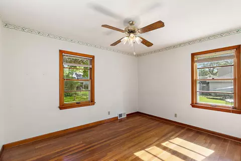 Bedroom - 3908 Oak Ave, Mchenry, IL 60050 photo 4 of 8