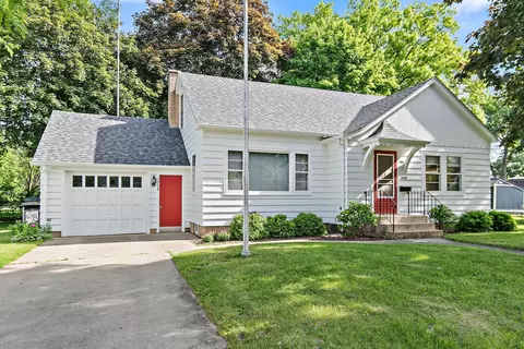 3908 Oak Ave, Mchenry, IL 60050