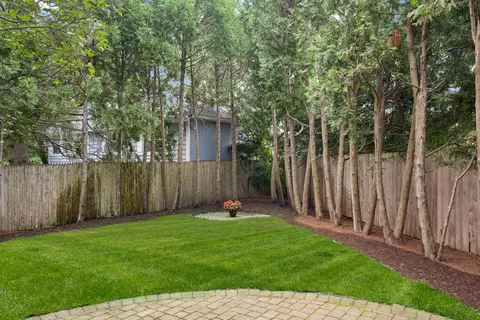 Exterior - 565 Ryan Pl, Lake Forest, IL 60045 photo 7 of 7