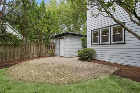 Exterior - 565 Ryan Pl, Lake Forest, IL 60045 photo 6 of 7