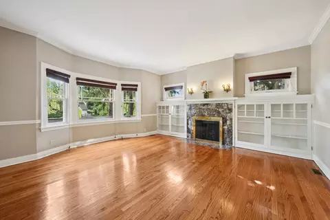 Living - 565 Ryan Pl, Lake Forest, IL 60045 photo 4 of 5