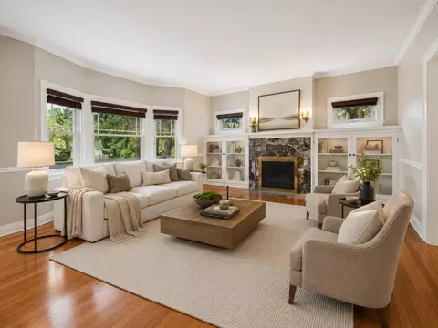 Living - 565 Ryan Pl, Lake Forest, IL 60045 photo 3 of 5
