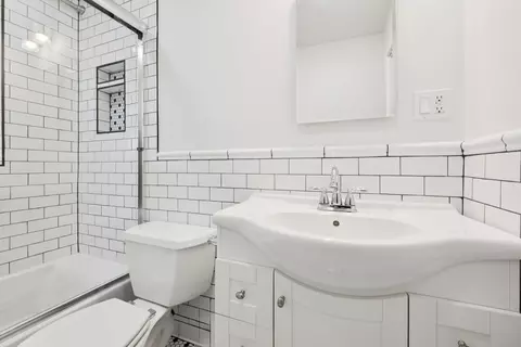 Bath - 565 Ryan Pl, Lake Forest, IL 60045 photo 3 of 3