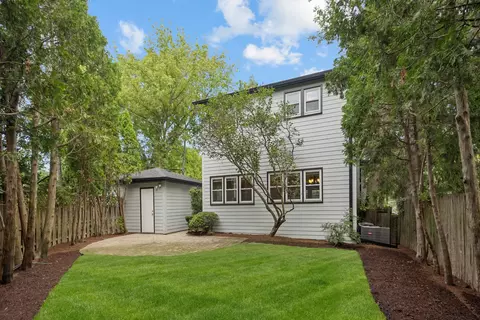 Exterior - 565 Ryan Pl, Lake Forest, IL 60045 photo 5 of 7