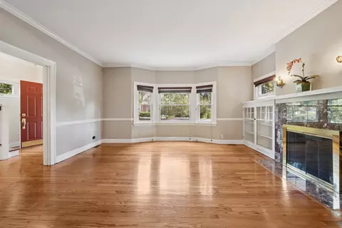 Living - 565 Ryan Pl, Lake Forest, IL 60045 photo 5 of 5