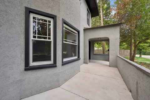 Exterior - 565 Ryan Pl, Lake Forest, IL 60045 photo 4 of 7