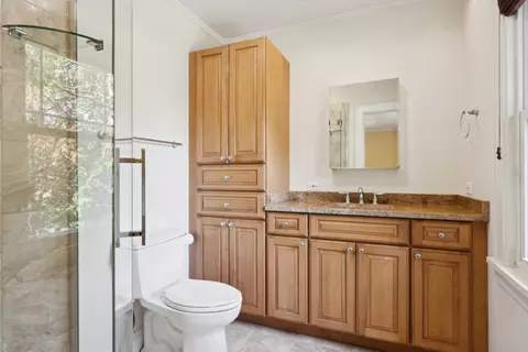 Bath - 565 Ryan Pl, Lake Forest, IL 60045 photo 2 of 3