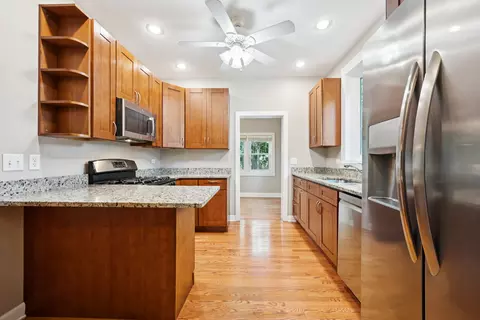 Kitchen - 565 Ryan Pl, Lake Forest, IL 60045 photo 3 of 3