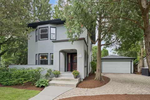 Exterior - 565 Ryan Pl, Lake Forest, IL 60045 photo 2 of 7
