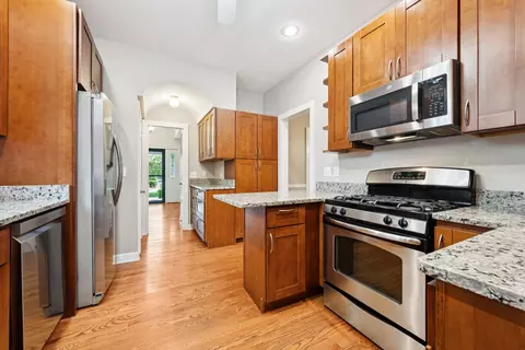 Kitchen - 565 Ryan Pl, Lake Forest, IL 60045 photo 1 of 3