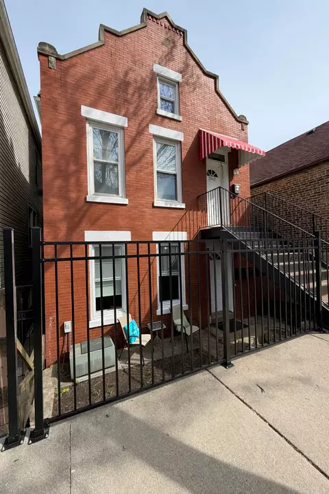 2142 W 18th St, Chicago, IL 60608