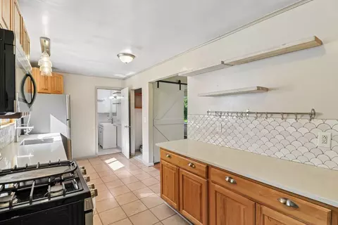 Kitchen - 79 Eagle Point Rd, Fox Lake, IL 60020 photo 2 of 4