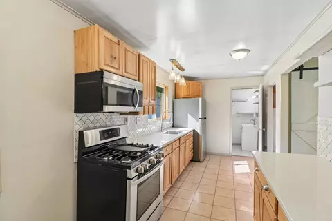 Kitchen - 79 Eagle Point Rd, Fox Lake, IL 60020 photo 1 of 4