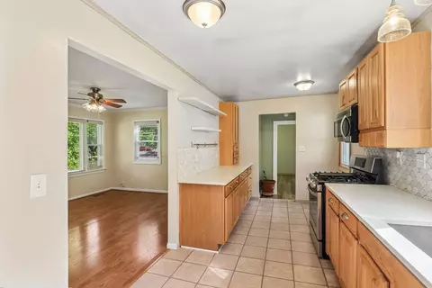Kitchen - 79 Eagle Point Rd, Fox Lake, IL 60020 photo 4 of 4