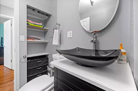 Bath - 8422 W 45th St, Lyons, IL 60534 photo 2 of 3