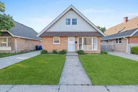 8422 W 45th St, Lyons, IL 60534