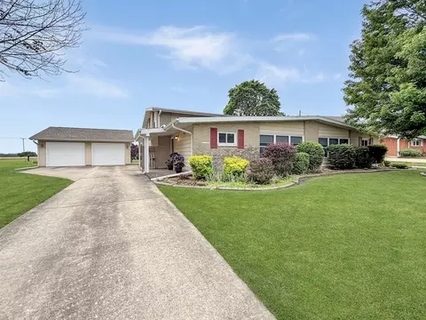 1616 Golfview Cir, Rantoul, IL 61866