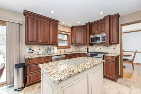 2413 Putnam Dr, Naperville, IL 60565 photo 5