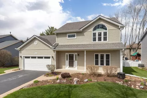 2413 Putnam Dr, Naperville, IL 60565