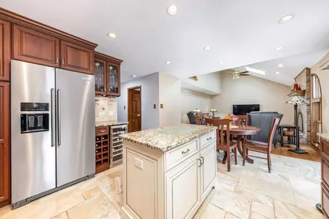 2413 Putnam Dr, Naperville, IL 60565 photo 7