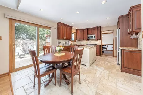 2413 Putnam Dr, Naperville, IL 60565 photo 8