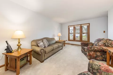 2413 Putnam Dr, Naperville, IL 60565 photo 12