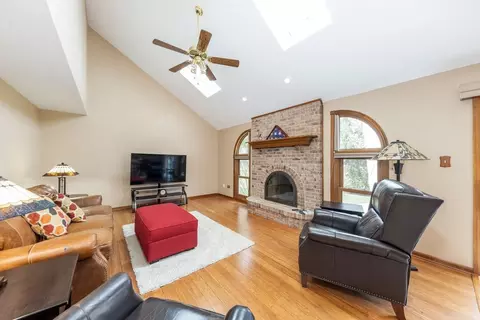 2413 Putnam Dr, Naperville, IL 60565 photo 3