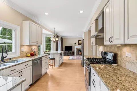 Kitchen - 687 Rose Ln, Bartlett, IL 60103 photo 1 of 2