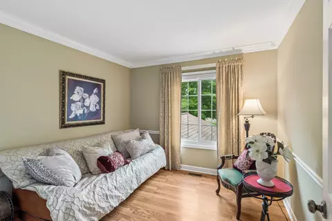 Bedroom - 687 Rose Ln, Bartlett, IL 60103 photo 1 of 4