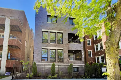 2437 W Foster Ave #202, Chicago, IL 60625