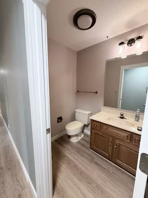 Bath - 4 Sebring Rd, Springfield, IL 62707 photo 1 of 5