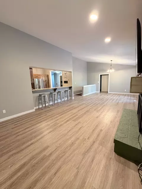 Living - 4 Sebring Rd, Springfield, IL 62707 photo 3 of 4